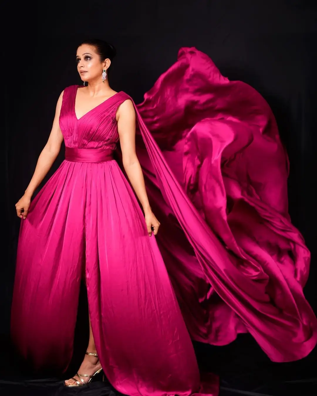 PRIYAMANI IN SOUTH INDIAN TRADITIONAL PINK GOWN 9